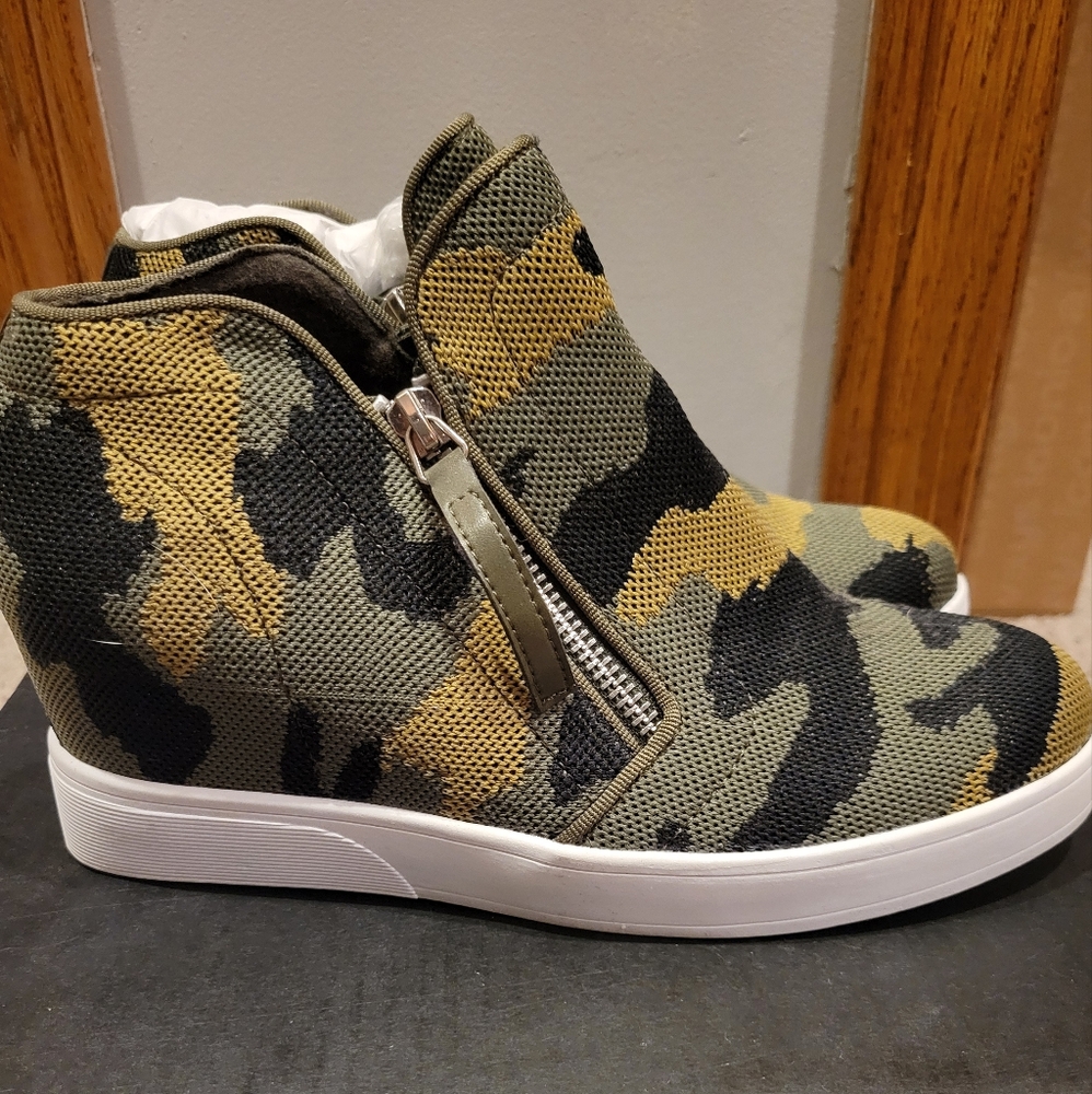 Camouflage High-Top Women's Sneakers